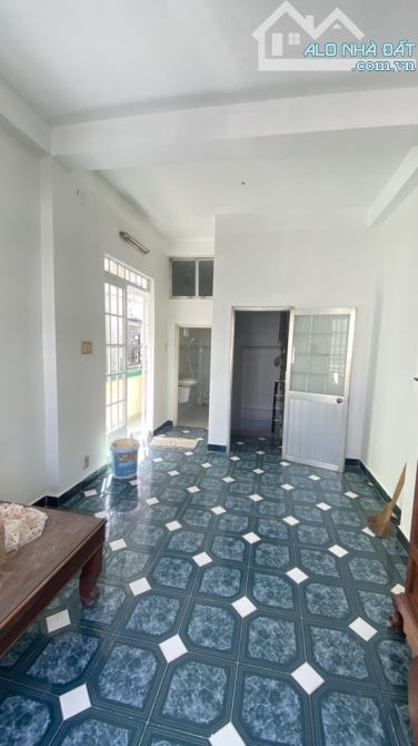Nhà 5 tầng lô góc Lý Chính Thắng Q3 - 3.3 x 11 nở hậu , gần mặt tiền , thông Hoàng Sa Q3 - 8