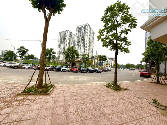 Bán căn hộ dòng tiền 136 m 7 tầng thang máy mà tiền 6 m 20 phòng dòng tiền 150 triệu một t - 8