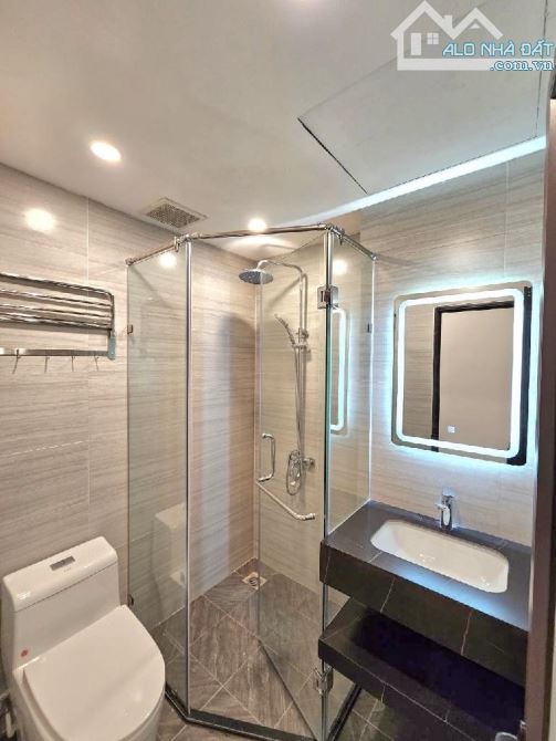 Nhỉnh 8 tỷ có ngay nhà Sài Đồng, ô tô đỗ cửa, 50m2 rộng rãi, cực đẹp - 8