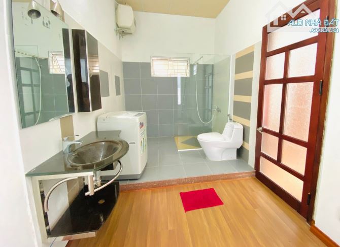 2 tầng kiệt oto Hoàng Diệu - Hải Châu gần Cầu Rồng với diện tích 87m2 chưa tới 5ty - 8