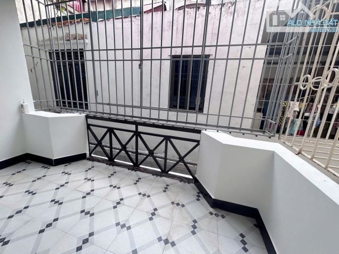 Khương Trung - Thanh Xuân 40m2, 4 tầng, nhà mới ,10m ra ô tô . Giá 8.8 tỷ - 8