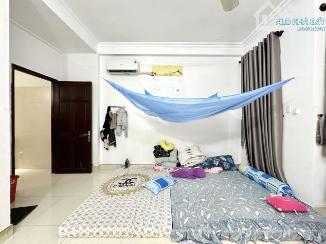 Nguyễn Trãi , Quận 1 - 4 Tầng - HxH - Chỉ 9.9 Tỷ - 9