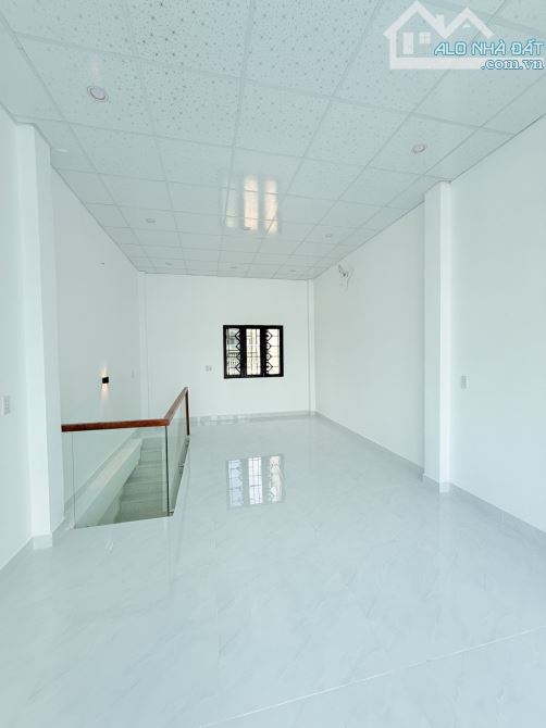 BÁN NHÀ MẶT TIỀN KINH DOANH ĐÔNG HƯNG THUẬN, 95m2 2 Tầng Mới Đẹp, ngay Tham Lương giáp TB - 9