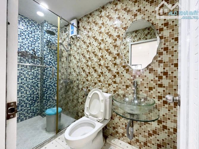 Bán nhà hẻm 108// Thích Quảng Đức. 4.7x7. 1 lầu. Gía 4 tỷ 8 - 9