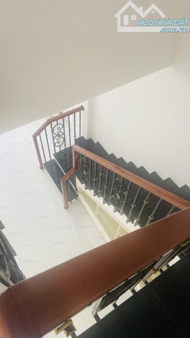 Bán nhà mới mang vali vào ở sau lưng đồng khởi đường ô tô - 9