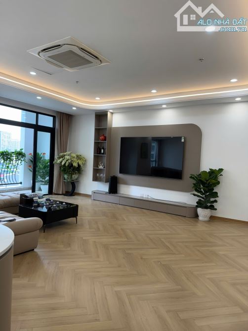 Em bán căn hộ Royal city - 72 Nguyễn Trãi - 9
