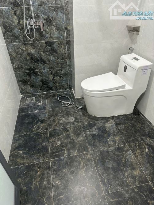 Bán CCMN dòng tiền tại Thổ Quan Đống Đa 17 phòng KK oto vào nhà DT 115m 7T MT 4,4m giá 33T - 9