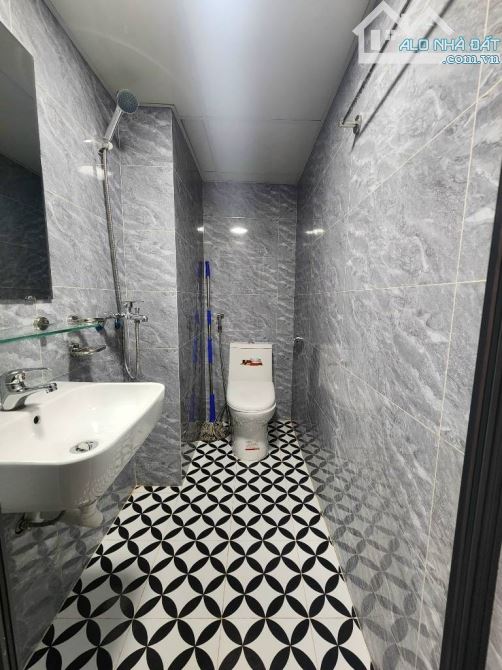 Bán tập thể tầng 1 phố Lê Gia Định 2 ngủ 2 vệ sinh, trung tâm quận Hai Bà Trưng giá 3.38tỷ - 9