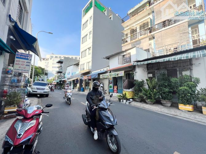 Căn Hộ Dịch Vụ hẻm 12m Ung Văn Khiêm, P.25, Bình Thạnh, HĐT 325 triệu, Chỉ 88 Tỷ