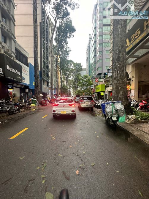 Cực Hiếm - MT Lý Tự Trọng, Quận 1 - DT: 4.5x23m - 10 lầu - HĐT: 180 triệu/th. Giá 75 Tỷ TL
