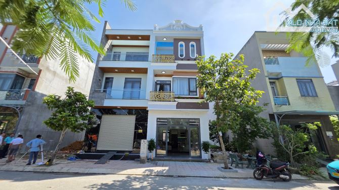 Bán nhà mới 1T2L 5x12m hoàn công, đường N5 KDC Phú Hồng Thịnh 9, full nội thất