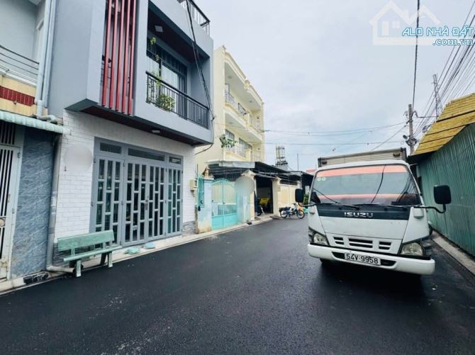 NHÀ TÂN PHÚ,TÔ HIỆU HÒA BÌNH,3 TẦNG,72M2(4×18)HẺM XE TẢI TRÁNH,CHỈ 9xT