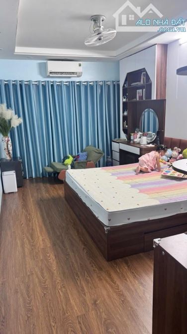Bán nhà Thanh Xuân- Diện tích 50m2- Nhà dân xây 5 tầng -8 tỉ
