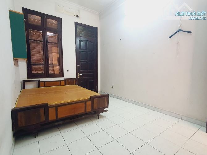 Nguyễn Chí Thanh, 50m, Lô góc, Ô tô tránh, Ngõ thông kinh doanh, Sổ vuông mặt tiền rộng