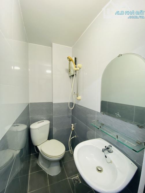 Sư Vạn Hạnh, Quận 10 - 3 Tầng BTCT - Vuông Vức - Chỉ 2.9 Tỷ