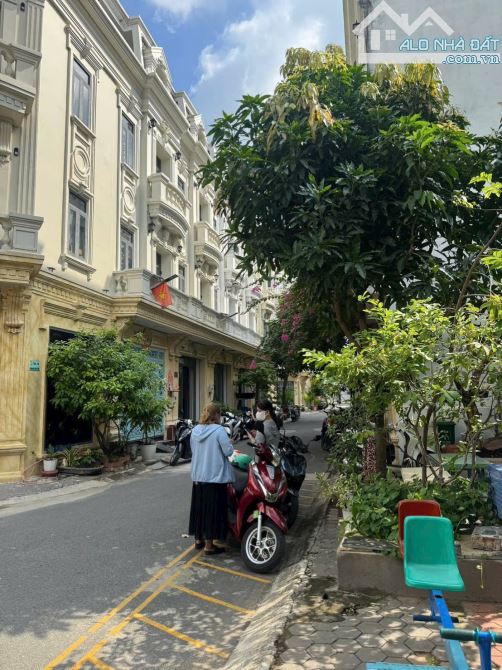 Bán nhà khu VIP Đường Nguyễn Văn Yến Dt 4x15m-1trệt-2lầu,st,giá 8 tỷ TL