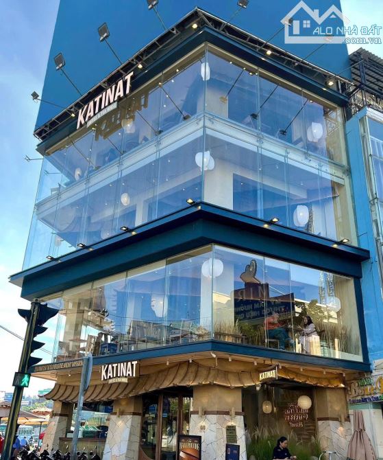 Tòa nhà 7 tầng góc vòng xoay 3 mặt tiền Châu Văn Liêm ngang 10m, HĐT 250tr/th Giá 62 tỷ
