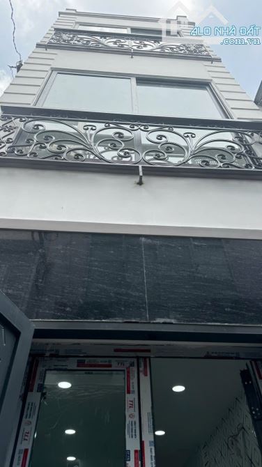 KHU PHÂN LÔ TRẦN HƯNG ĐẠO QUẬN 1 - 4 TẦNG MỚI - ĐẦY ĐỦ CÔNG NĂNG - SỔ HỒNG VUÔNG HOÀN C