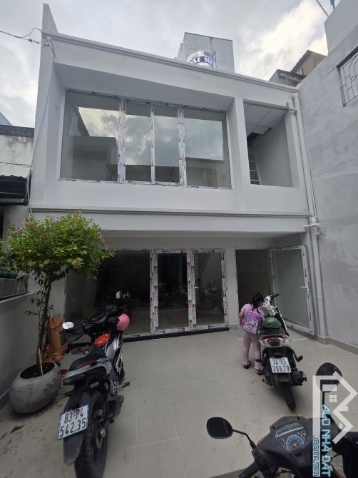 BÁN GẤP NHÀ 5.5 X 12M, BÙI TƯ TOÀN, 2 TẦNG, HẺM 6M, GIÁ 5.1 TỶ.