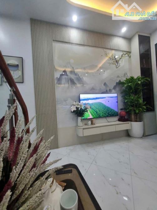 BÁN NHÀ ĐỖ NHUẬN 35M X 5 TẦNG X MT 4M X 7,55 TỶ NGÕ THÔNG, Ô TÔ ĐỖ CỬA, FULL ĐỒ, DÂN XÂY