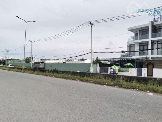 13.000 m2 đất mặt tiền đường Liên Phường giá rẻ
