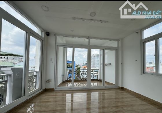 Nhà mới xây đẹp , NKKN quận 3 _ cách Hoàng Sa 10 m
