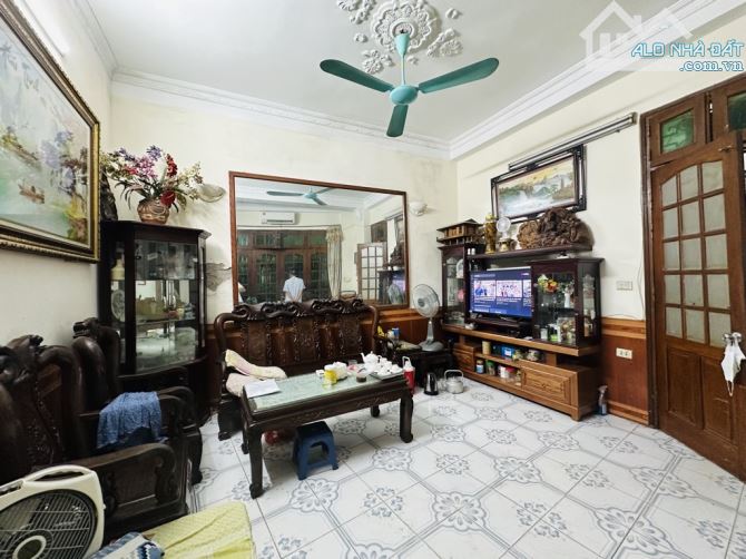 Bán nhà phố Đào Tấn, mặt ngõ ô tô kinh doanh, 35m2 x 3 tầng, mặt tiền 7m, bán hàng, 11 tỷ!