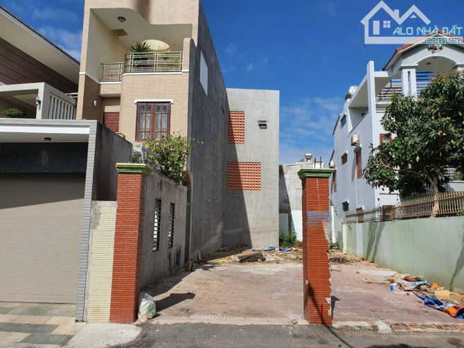 Bán Đất Mặt Tiền ( Cũ ) Đường Lương Văn Can 124.3M2 (4.2x29.4) - Giá: 9Tỷ ( có bớt )