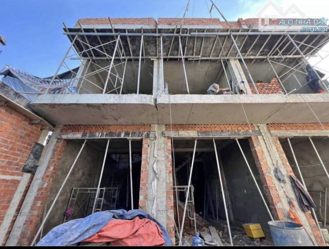Nhà Xây Mới 2 Mê 2 Tầng Đúc . Trung Tâm Quận Thanh Khê đang đi vào giai đoạn hoàn thiện