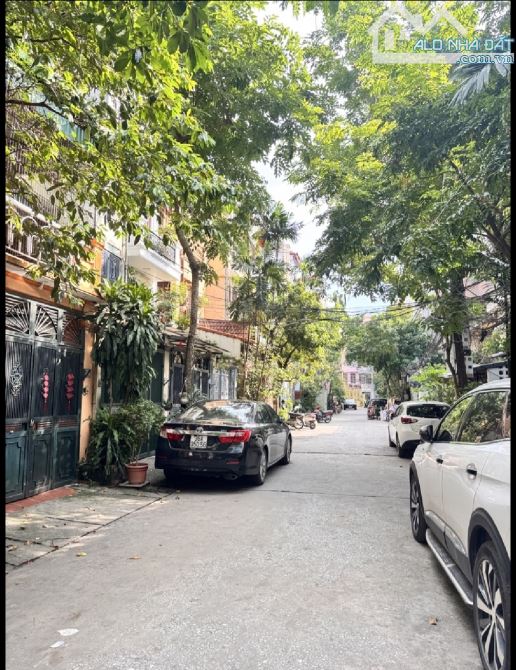 BÁN NHÀ NGỌC KHÁNH,MẶT NGÕ Ô TÔ TRÁNH, 45m2, 16 tỷ
