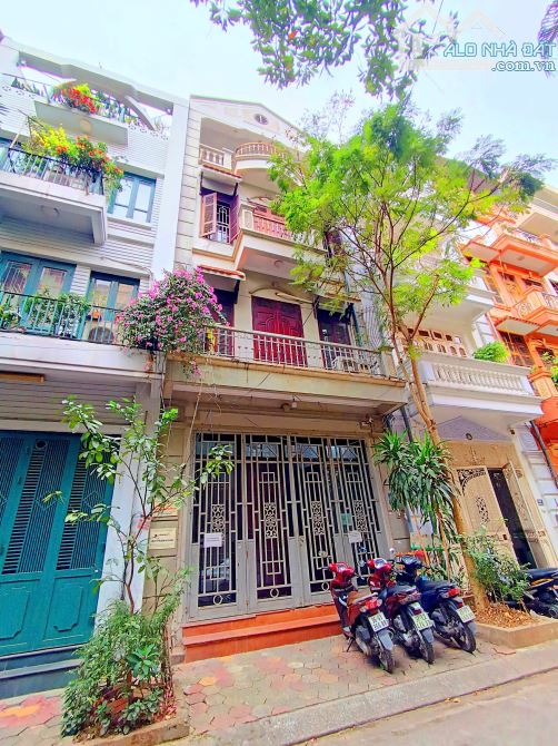 Ngõ nông, ô tô, kinh doanh sầm uất phố Huỳnh Thúc Kháng. 55m² x 5T x mt 4m
- 19,2 tỷ