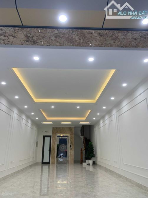 Cho thuê căn nhà phố Vũ Phạm Hàm, Diện tích 65m2 x 6,5 tầng thông sàn có Thang Máy