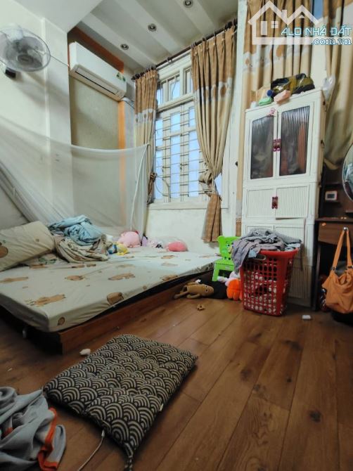 Bán nhà Thái Hà gần phố ở ngay dân xây khung cột chắc chắn 31m 5 tầng đầy đủ công năng giá