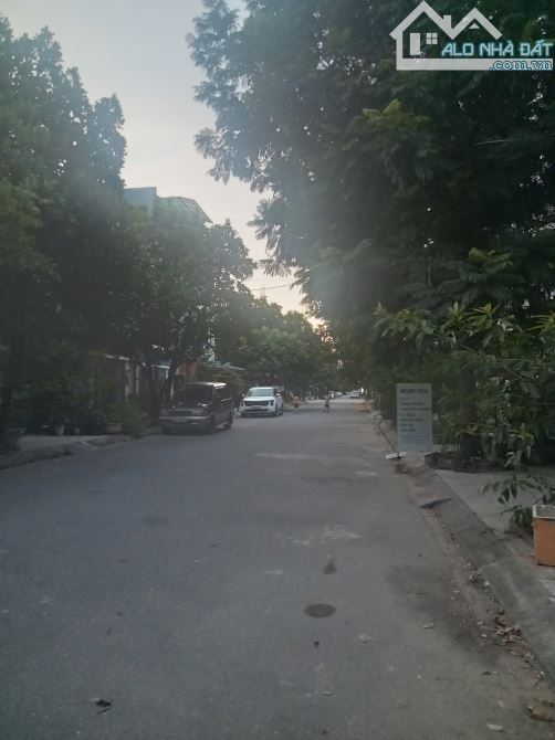 - Bán nhà trọ 5 phòng, đường Tùng Thiện Vương, gần Mạc Cửu, DT 95m2 - Giá 7,7 Tỷ