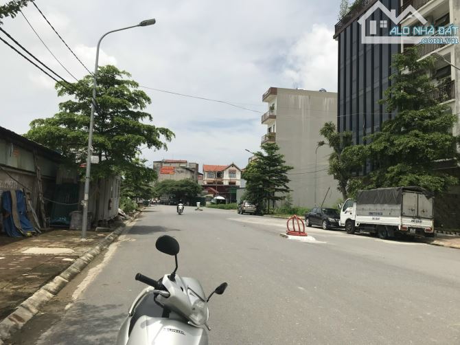 Đất đấu giá Trũng Trên, khu vực tiềm năng, gần vành đai 3.5, cách ga Nhổn 1 km, giá tốt.
