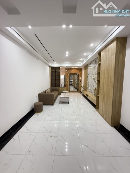 CỔ NHUẾ 35m2 x 6 tầng, THANG MÁY - Ô TÔ LÙI TẬN CỬA, 8.35T (thương lượng)
