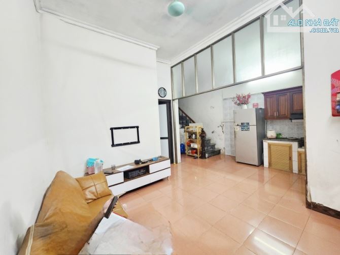 Bán nhà 3 tầng cũ Nguyên Xá 125m x 12.5m MT, gần trục chính. Khách chia lô, CHDV dòng tiền