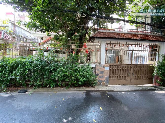 Bán nhà Nguyễn Trọng Tuyển / DT: 10x21m, 209m2 / cấp 4 tiện xây mới, Gía bán: 33.5 tỷ