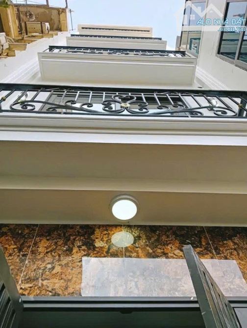 BÁN NHÀ ĐẸP KIM GIANG XÂY MỚI– 35M-5 TẦNG -FULL NỘI THẤT .GIÁ CHỈ 8.x TỶ