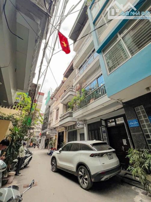 Nhà đẹp Nguyễn Thị Định giá đầu tư ô tô vào nhà 50m ra mặt phố ngõ thông 5 tầng 50m2