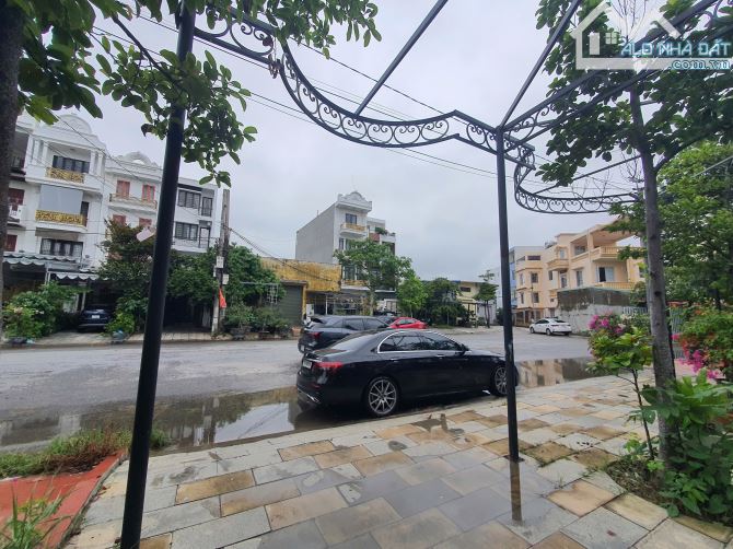 Bán toà căn hộ dịch vụ phòng khu phân lô văn cao