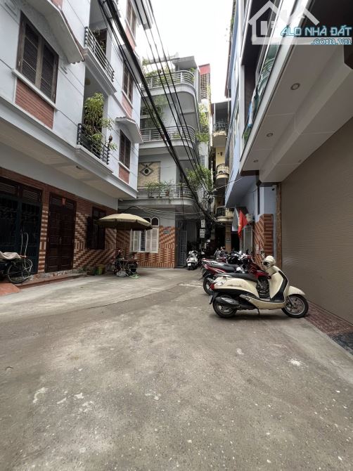 NHÀ ĐẸP ĐỘI CẤN BA ĐÌNH 40m 4T Mt 4m GIÁ 10 TỶ NGÕ THÔNG 30M RA MẶT PHỐ KINH DOANH.
