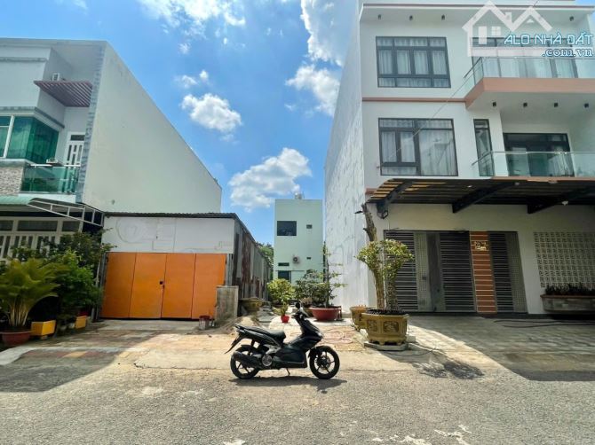 Nắm chủ.  BÁN NỀN ĐẸP 73 B26, HƯNG PHÚ 1