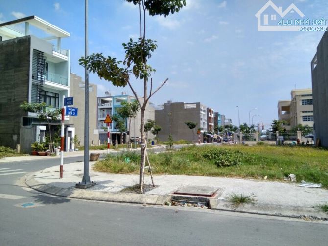 Vỡ nợ bán gấp lô đất 100 m2, MT Nguyễn Hữu Trí, sổ sẵn, 1 tỷ 8, có thương lượng