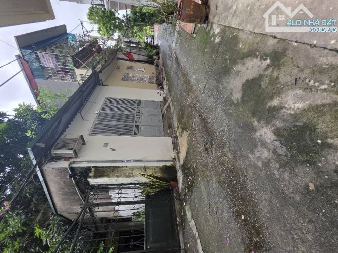 BÁN ĐẤT TẶNG NHÀ CẤP 4 PHỐ NGÔ GIA TỰ