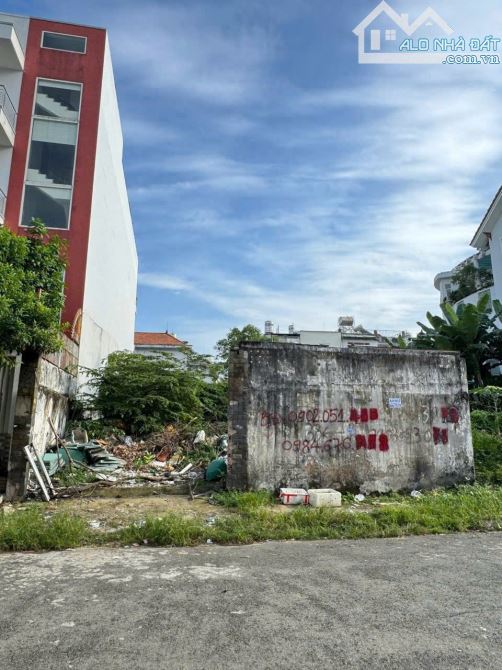 Bán gấp khuôn đất trong hẻm xe tải, gần vòng xoay Trần Não và Lương Định Của, Quận 2