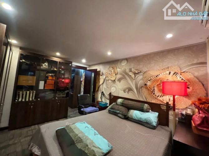 Bán nhà mặt phố Trúc Bạch 66m2 xây 5 tầng cực đẹp View Hồ dòng tiền 70tr/tháng