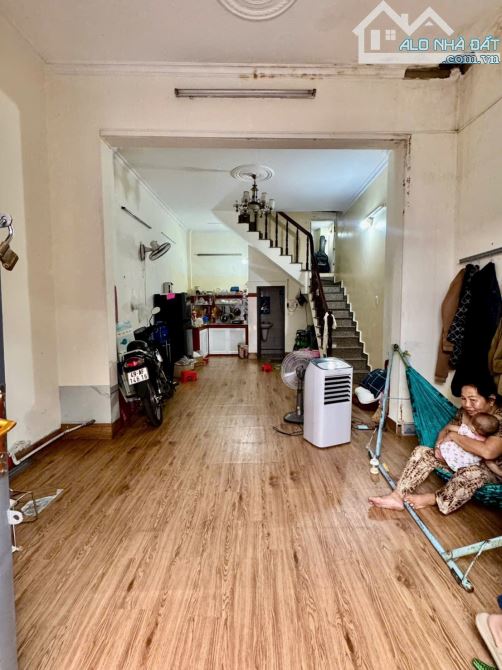 Nhà shr sát gò vấp trệt lầu. Tiện ích xung quanh. Quận 12