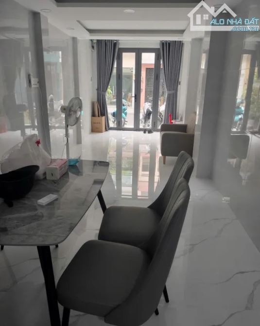 SIÊU PHẨM MẶT TIỀN NHẬT TẢO, Q.10: 5 Tầng, Xe Hơi Vào Nhà, Full Nội Thất, Chỉ 10.8 Tỷ TL!