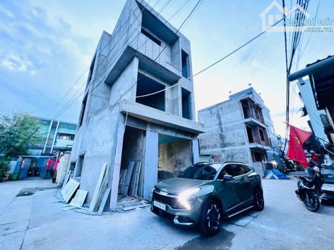 NHÀ MỚI 3 TẦNG 2 MẶT KIỆT OTO GẦN ĐƯỜNG TRẦN CAO VÂN